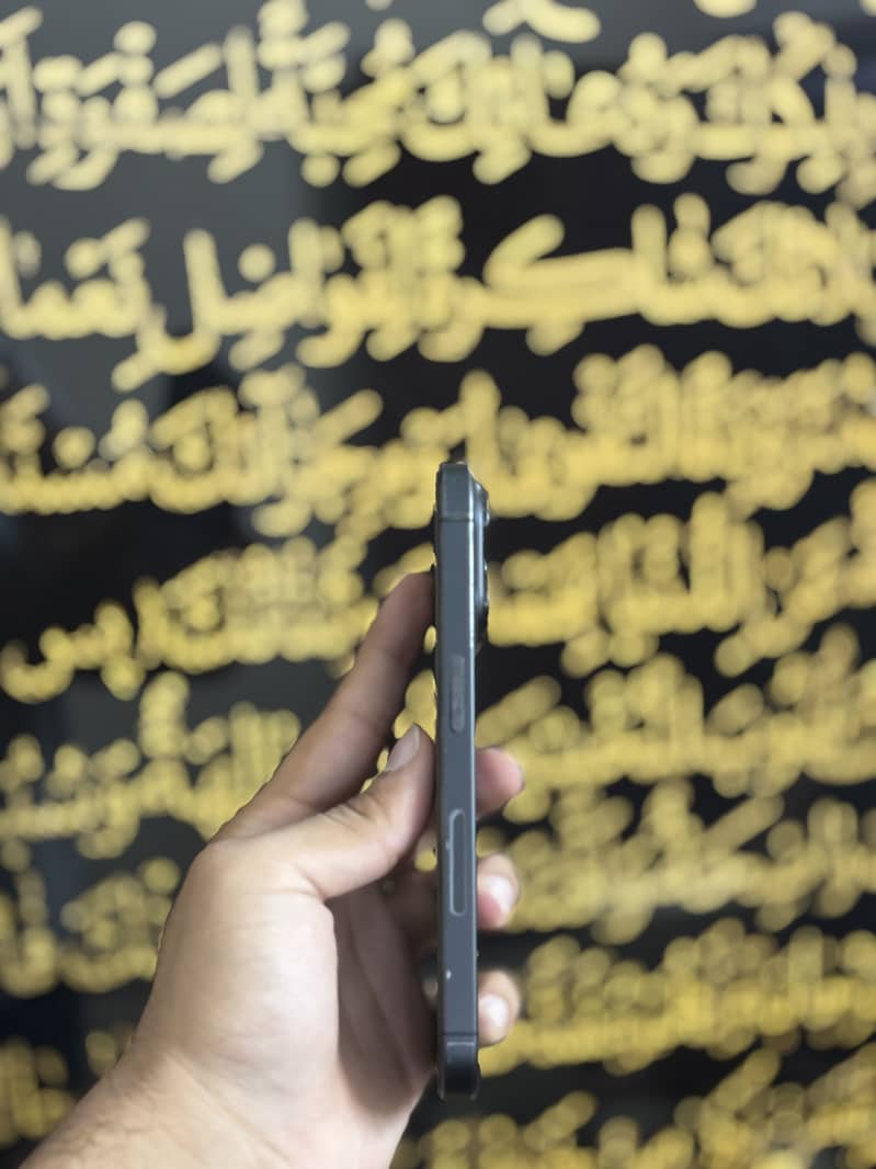 Apple iPhone 15 Pro 3
