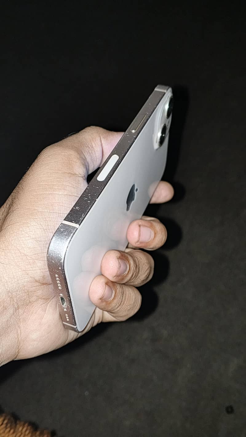 Apple iPhone 13 2
