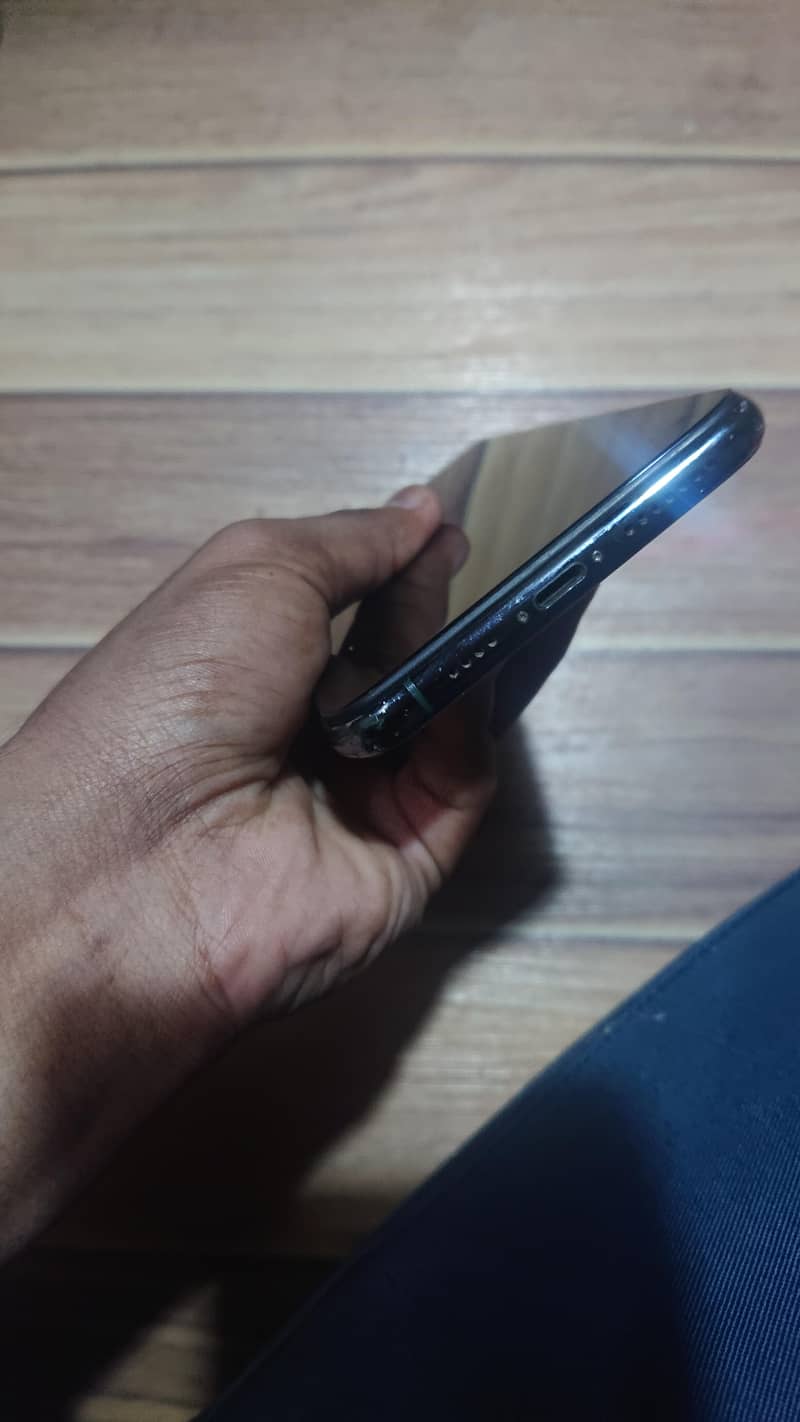 Apple iPhone 11 Pro Max 3