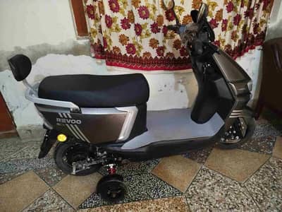 New Revoo A12 Electric Scooty for Sale