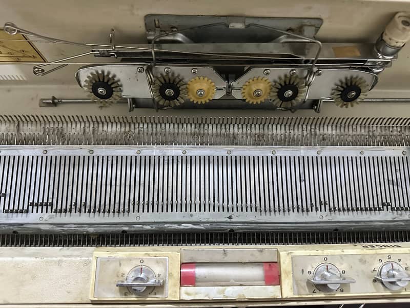 Automatic Knitting Machine 1