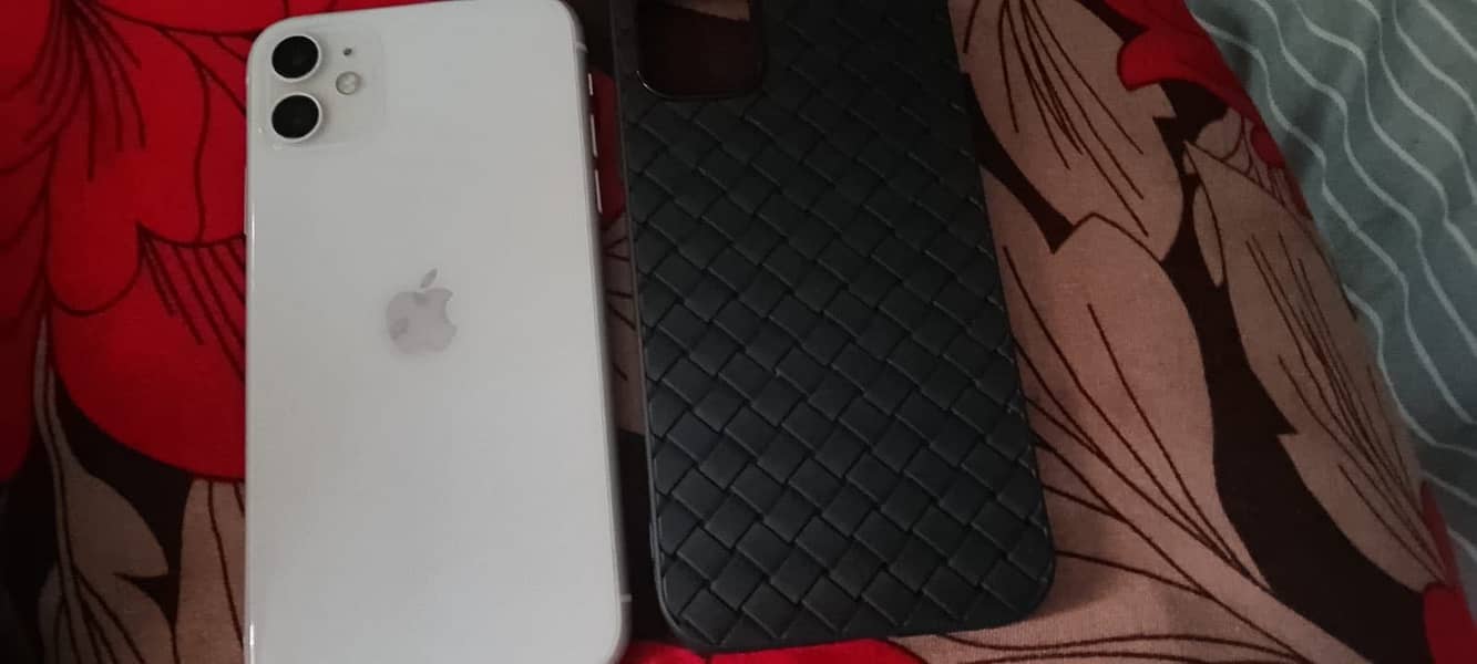 Apple iPhone 11 4