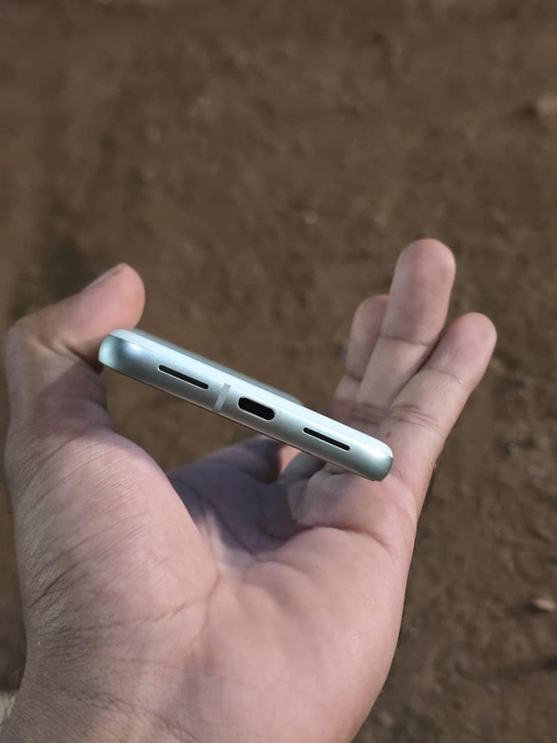 Google Pixel 8 4