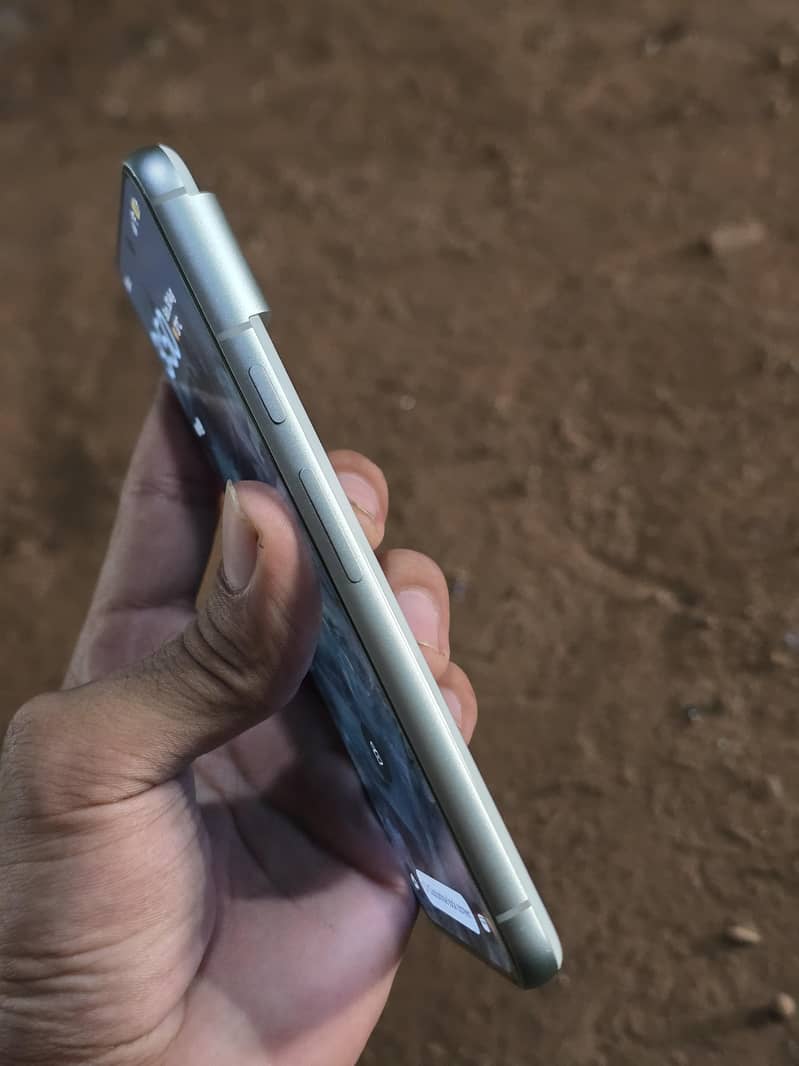Google Pixel 8 5