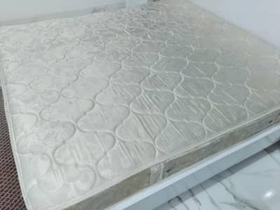 Master Crust, good condition 8inch spring matrice king size