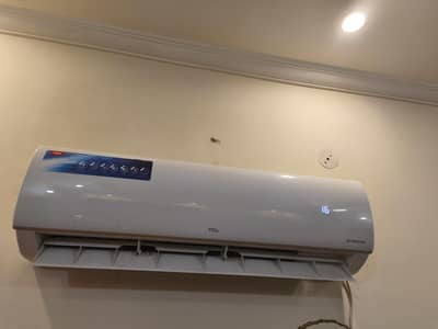 TCL 1.5 TON DC INVERTOR AC  LIKE BRAND NEW