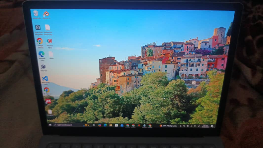 Microsoft Surface laptop 1 4