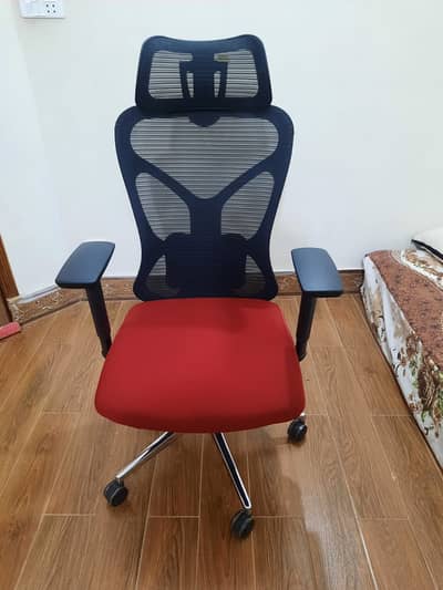 Computer / Executive Revolving Office Chair (Almost New)