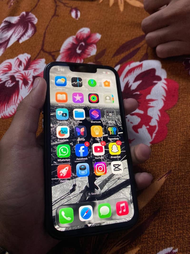 Apple iPhone 13 2