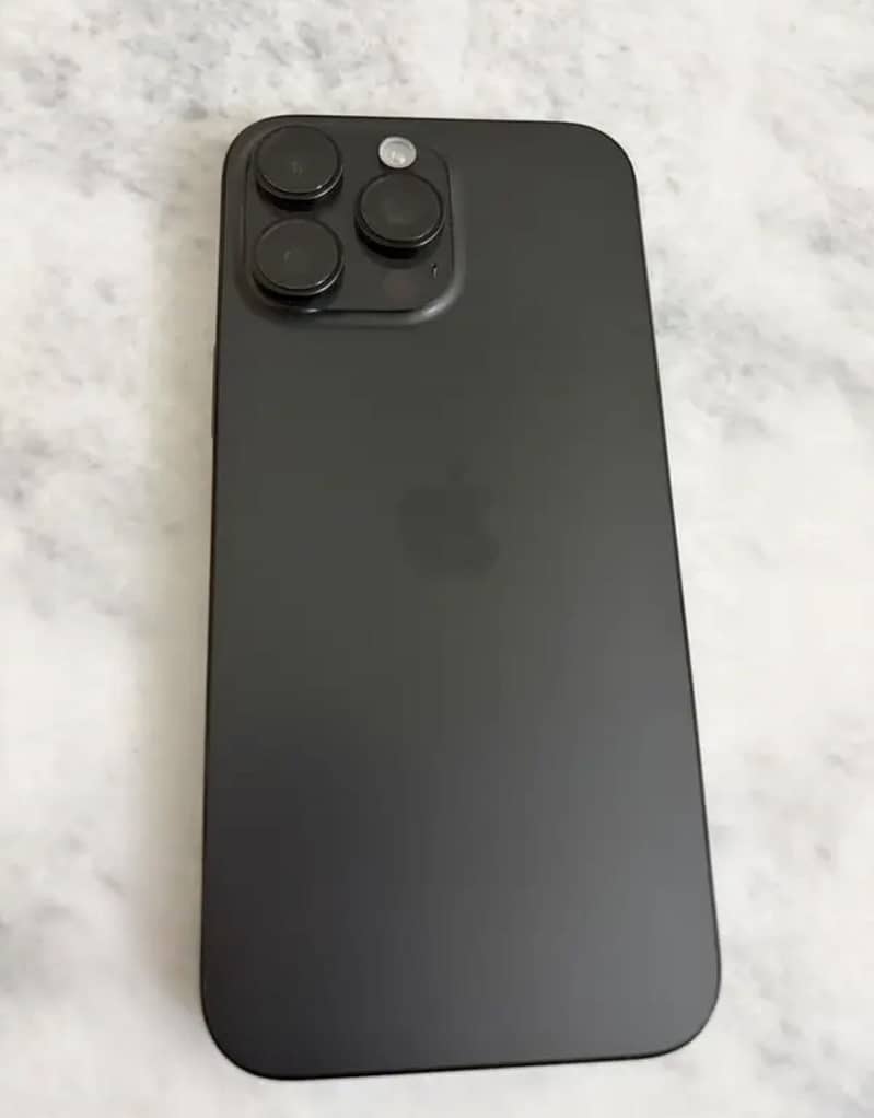 Apple iPhone 16 Pro Max 3