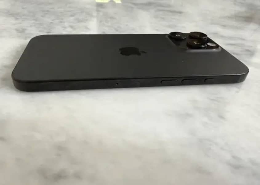 Apple iPhone 16 Pro Max 5