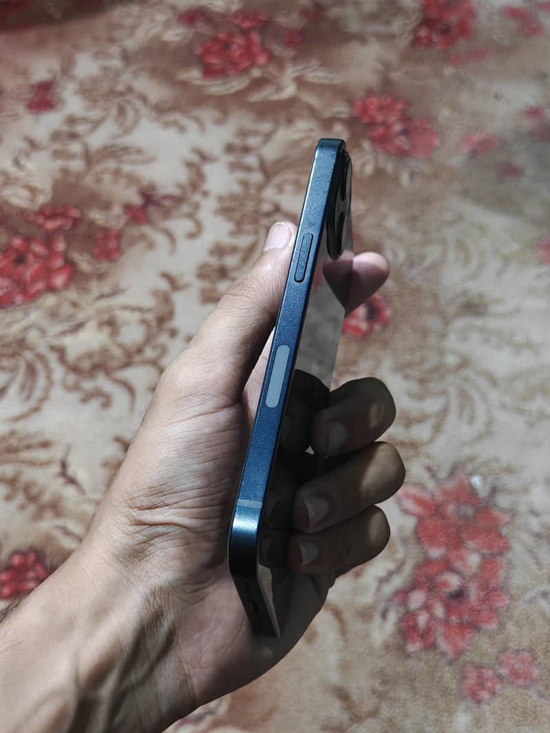 Apple iPhone 13 1