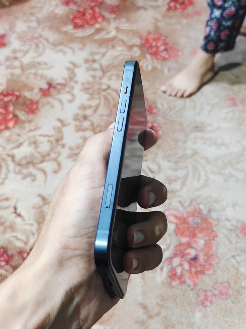 Apple iPhone 13 3