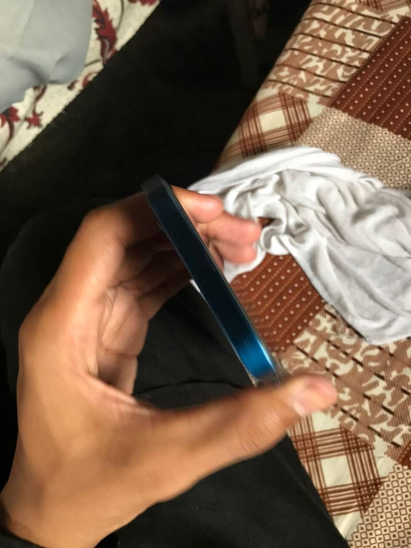 Apple iPhone 12 5