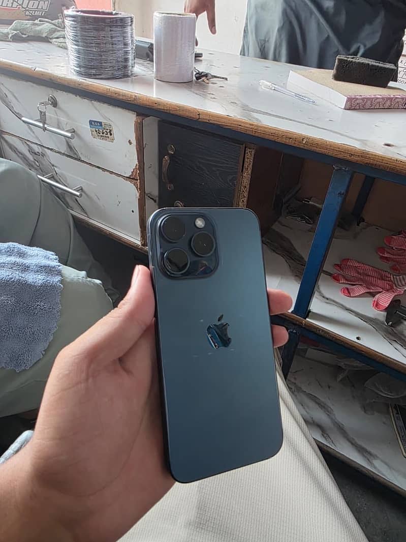 Apple iPhone 15 Pro Max 0