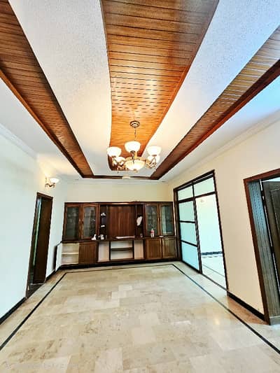 10 Marla Upper Portion Prime Location Gas Electric Separate Parking G-13/2