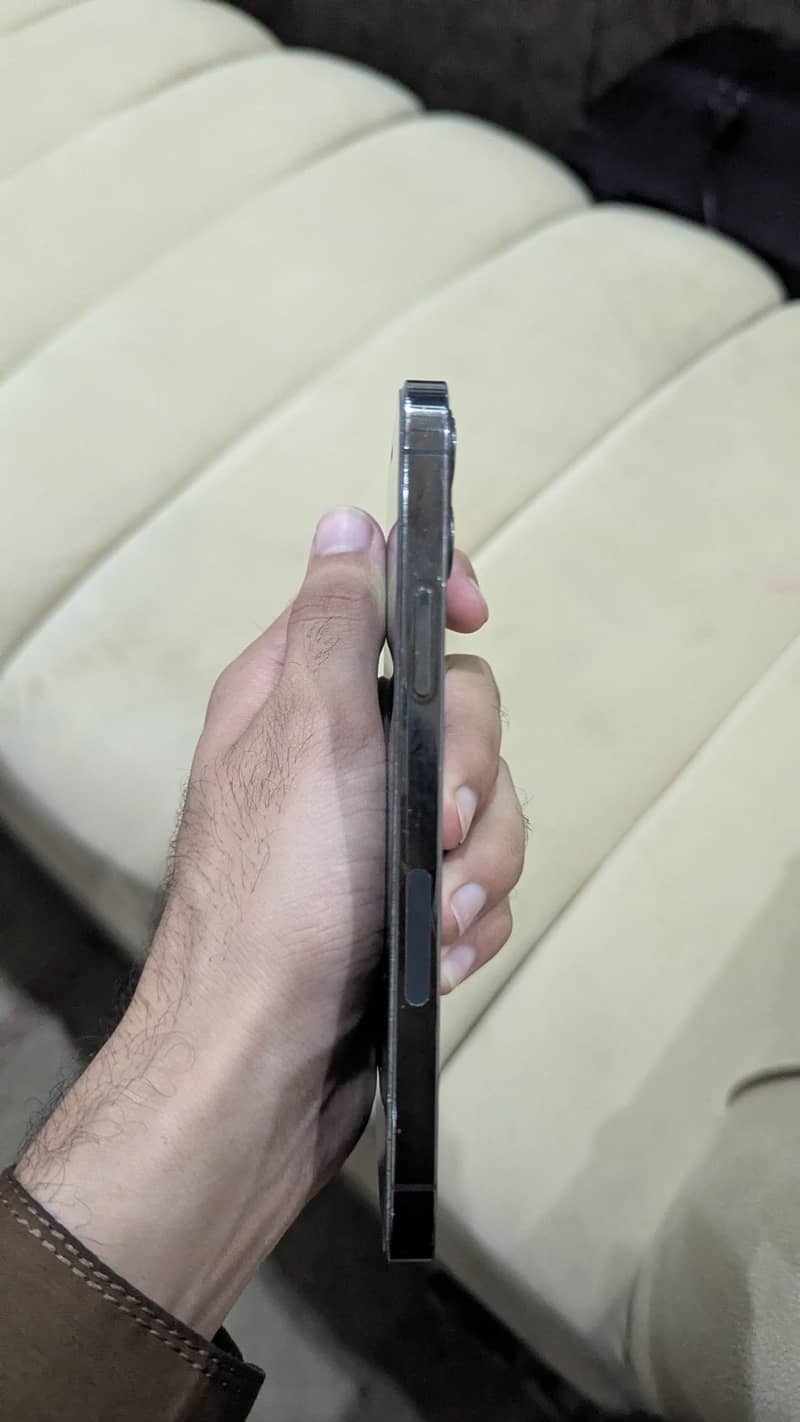 Apple iPhone 12 Pro 3
