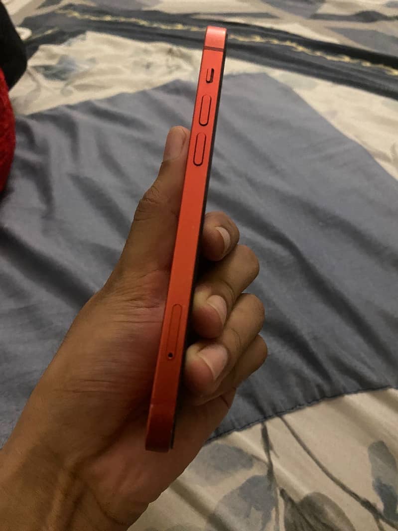 Apple iPhone 12 4