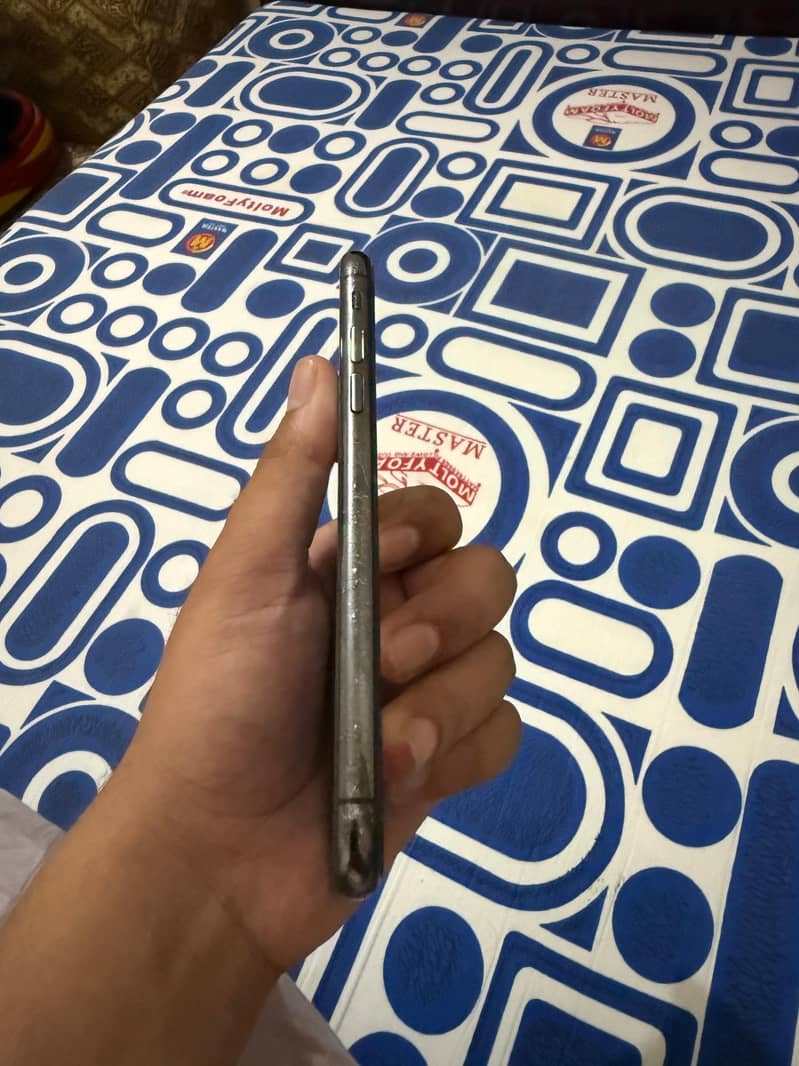 Apple iPhone X 3