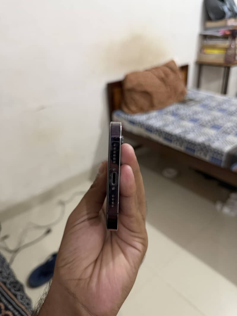 Apple iPhone 14 Pro Max 4