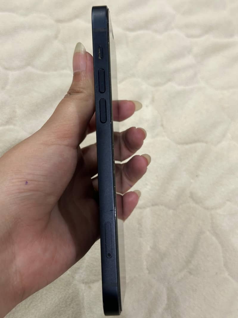 Apple iPhone 12 4