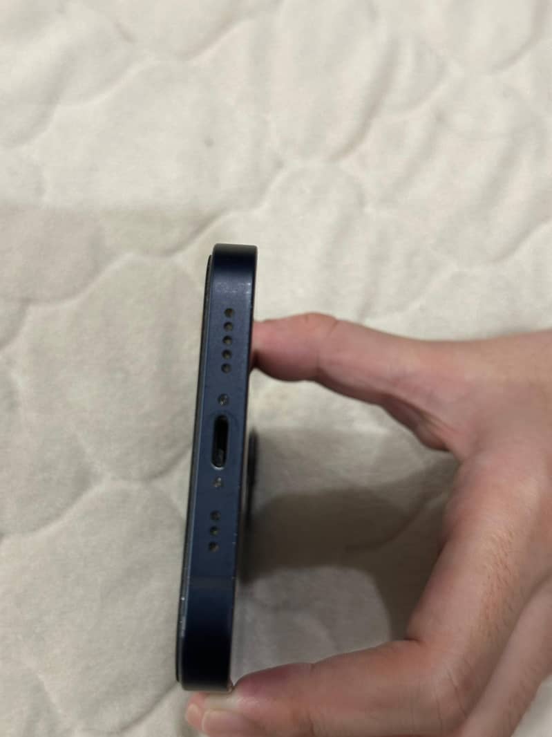 Apple iPhone 12 6