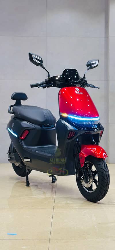 Ev Scooty Kings Yadea Metro Evee Evon Okla EV Female scooty  Ramza