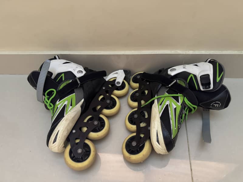 Skating shoes 0