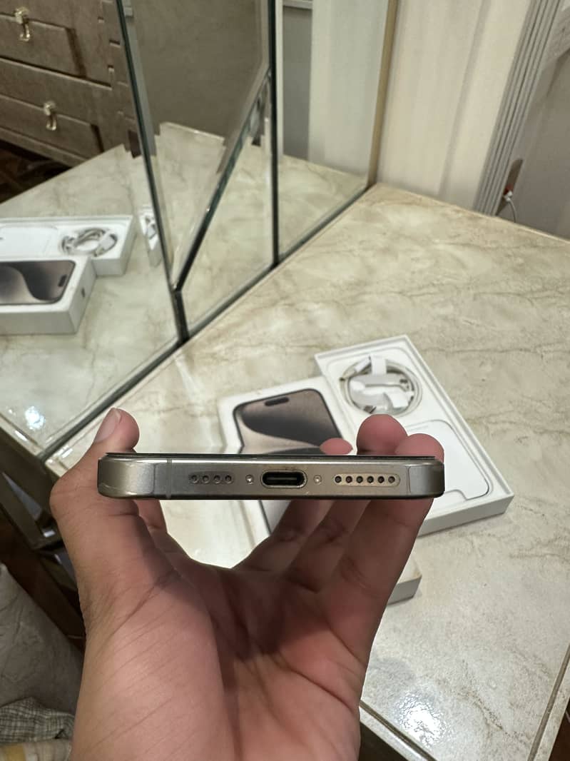 Apple iPhone 15 Pro Max 4