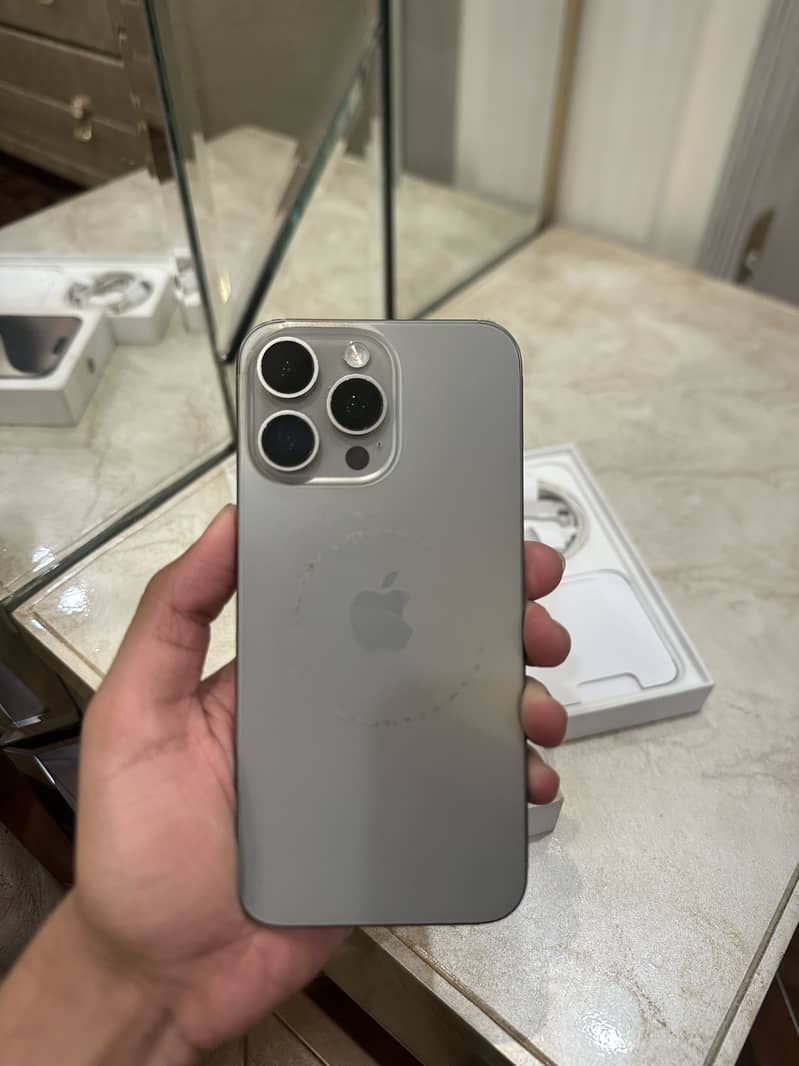 Apple iPhone 15 Pro Max 6