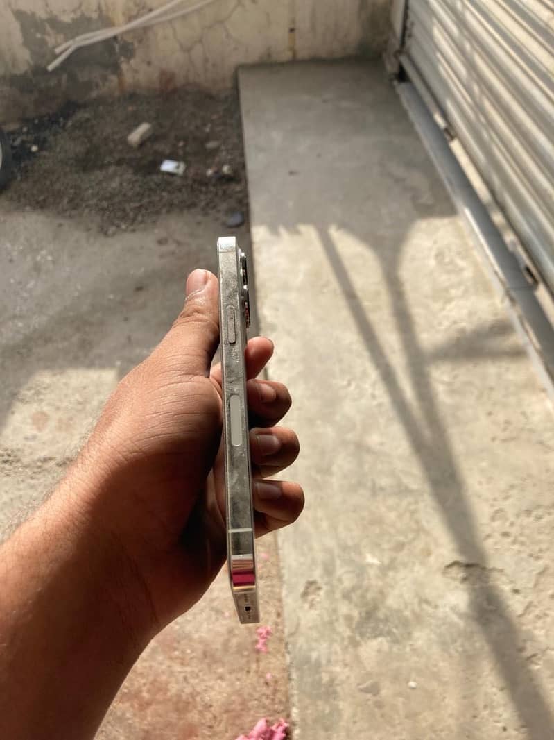 Apple iPhone 13 Pro 4