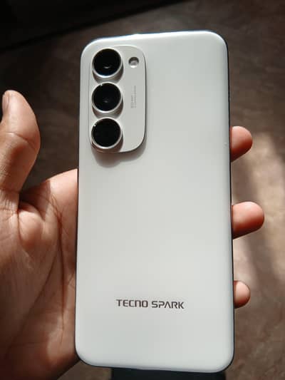 Tecno spark 40 pro plus