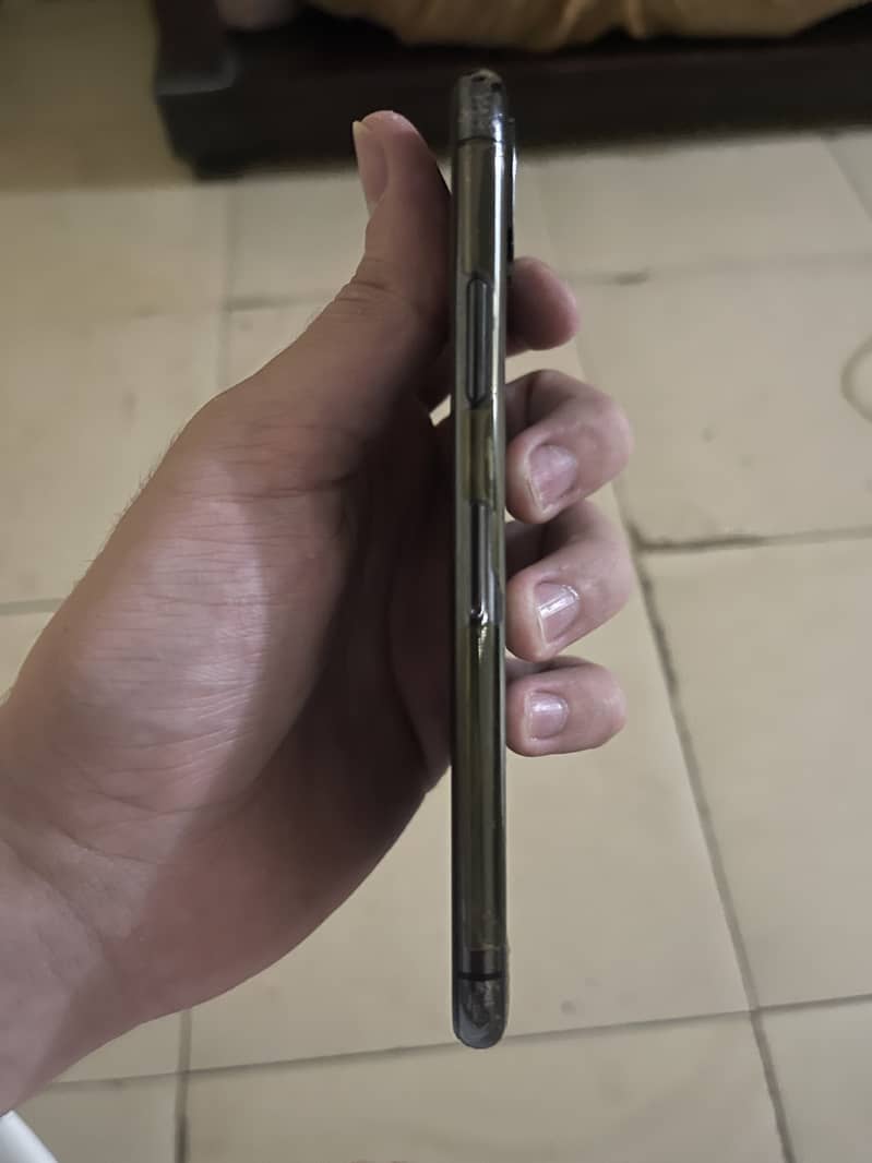 Apple iPhone X 3