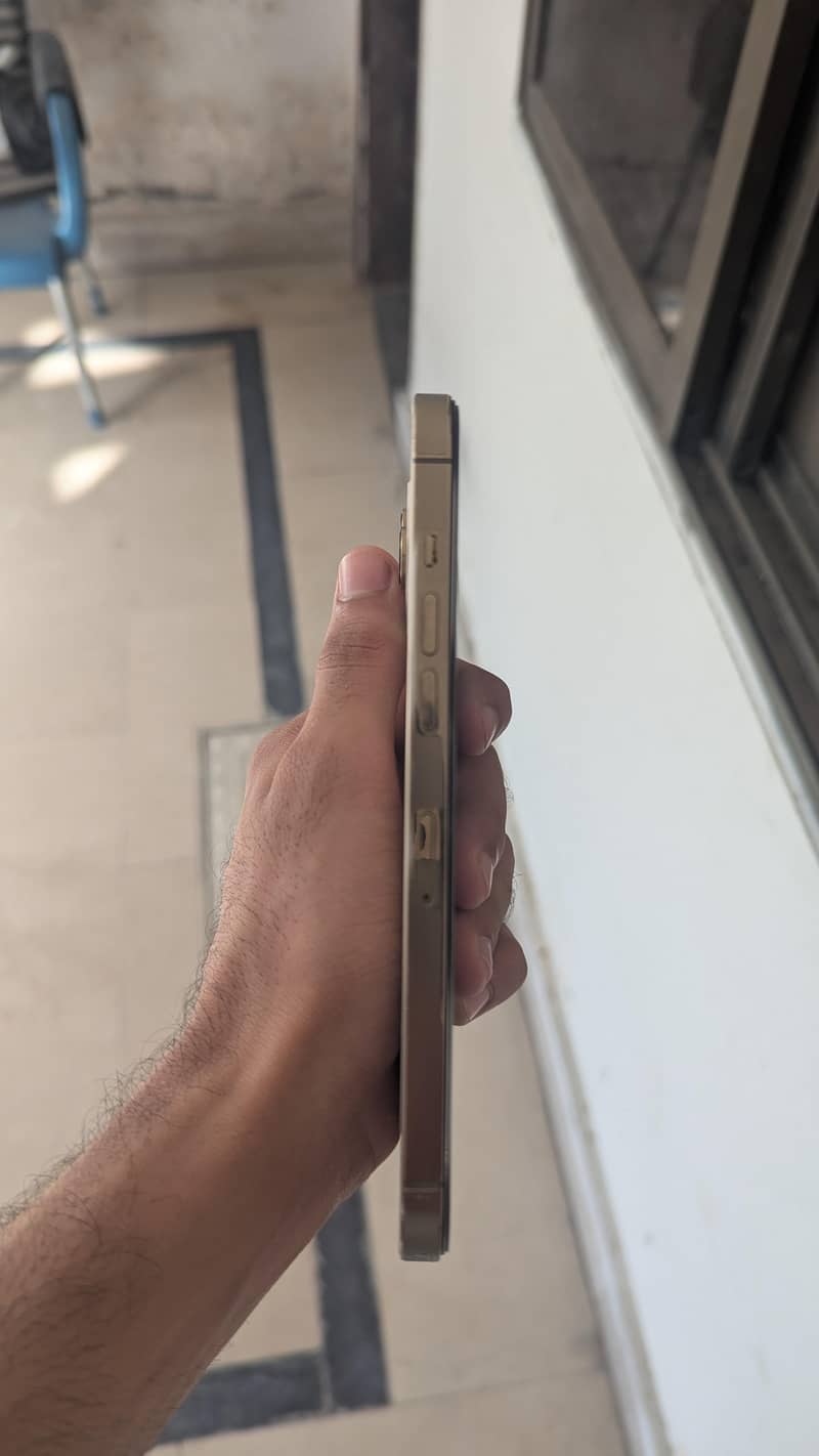 Apple iPhone 12 Pro Max 4
