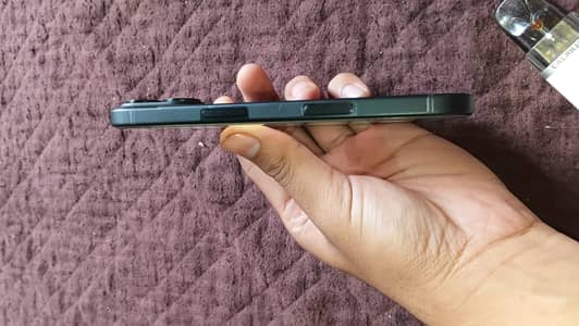 Apple iPhone 16