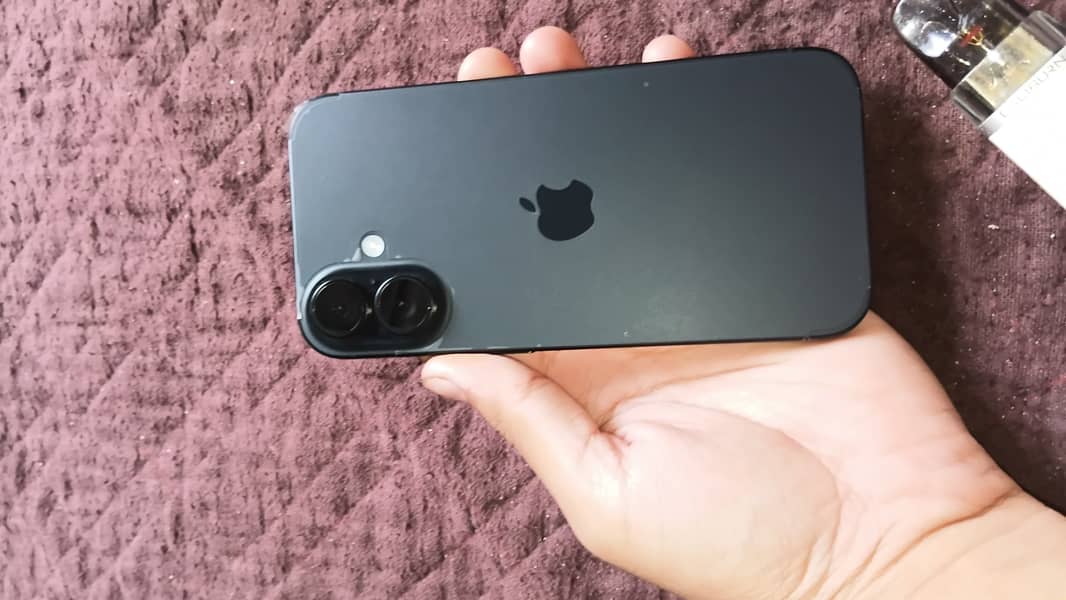Apple iPhone 16 2