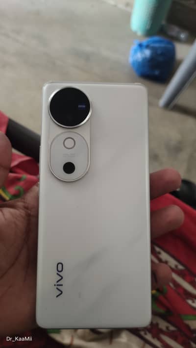 Vivo v 40