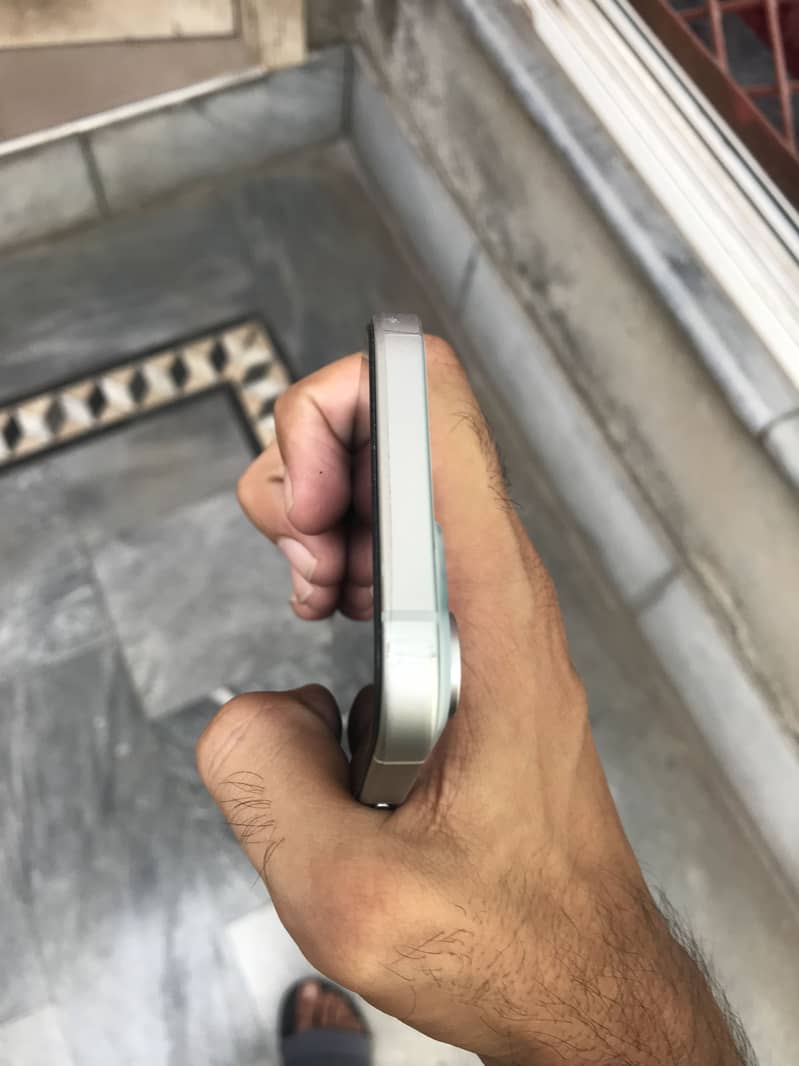 Apple iPhone 15 2