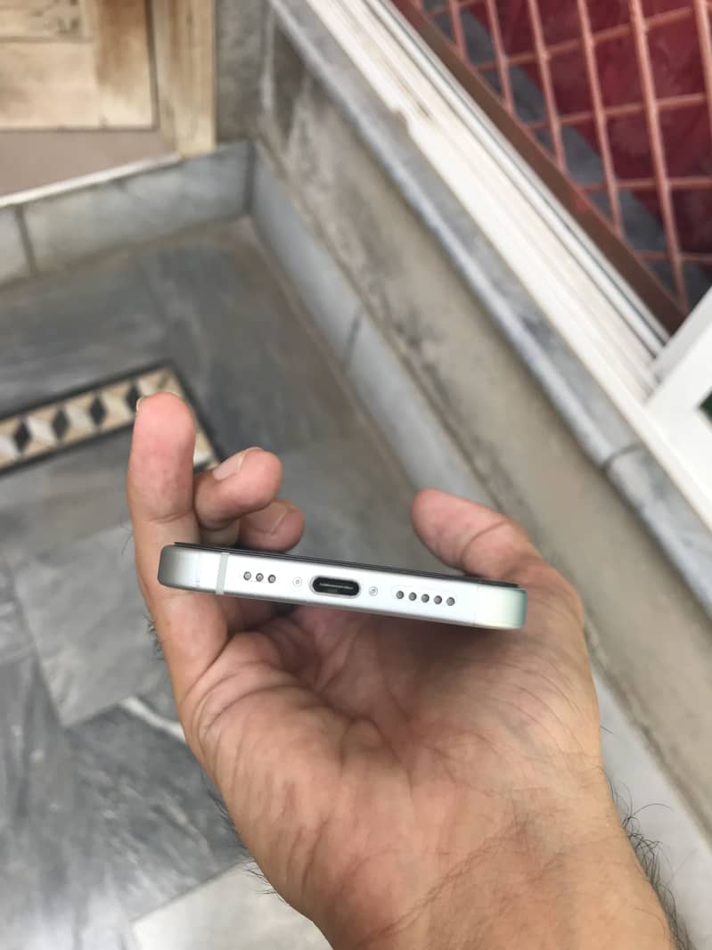 Apple iPhone 15 3