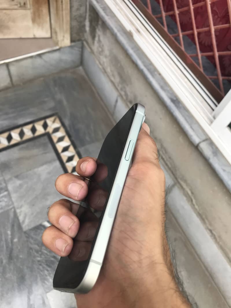 Apple iPhone 15 5