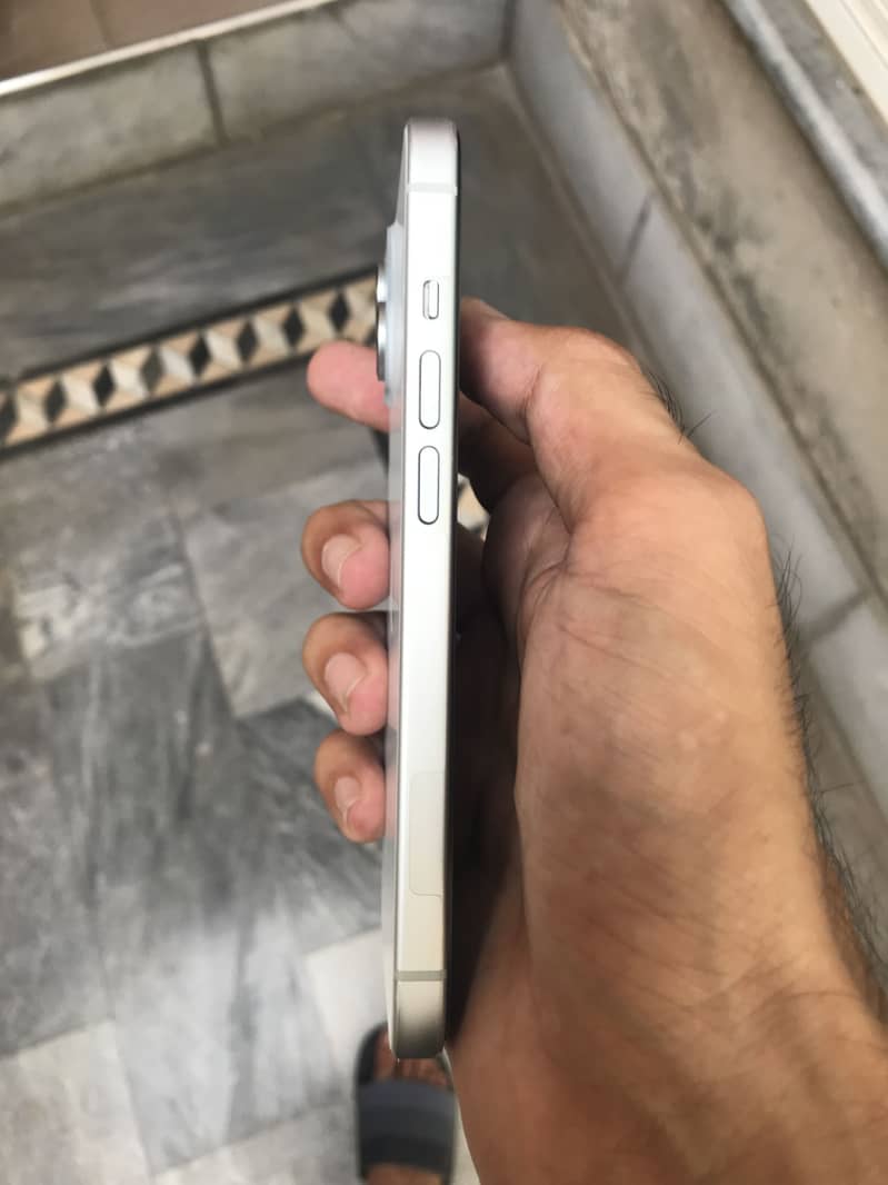 Apple iPhone 15 7