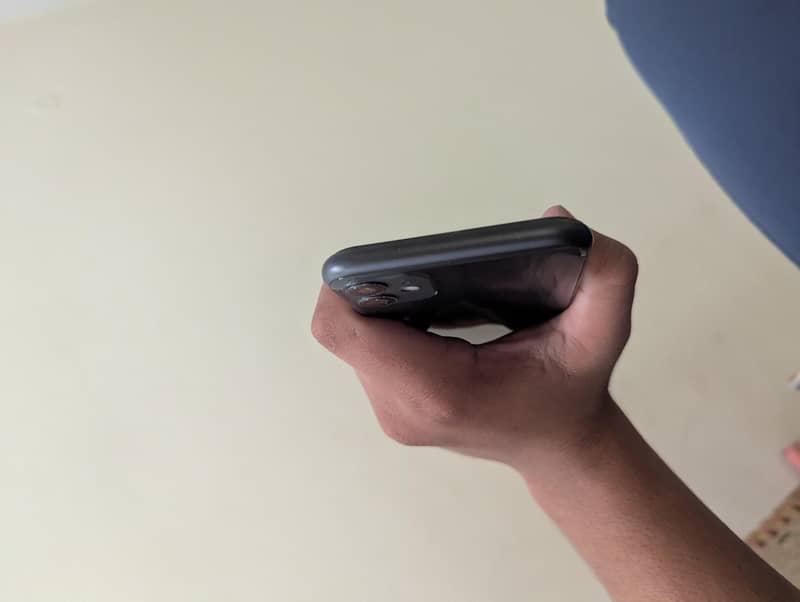 Apple iPhone 11 4