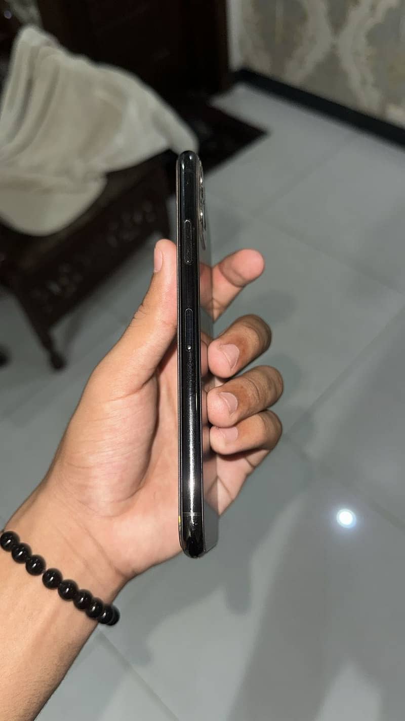 Apple iPhone 11 Pro Max 1