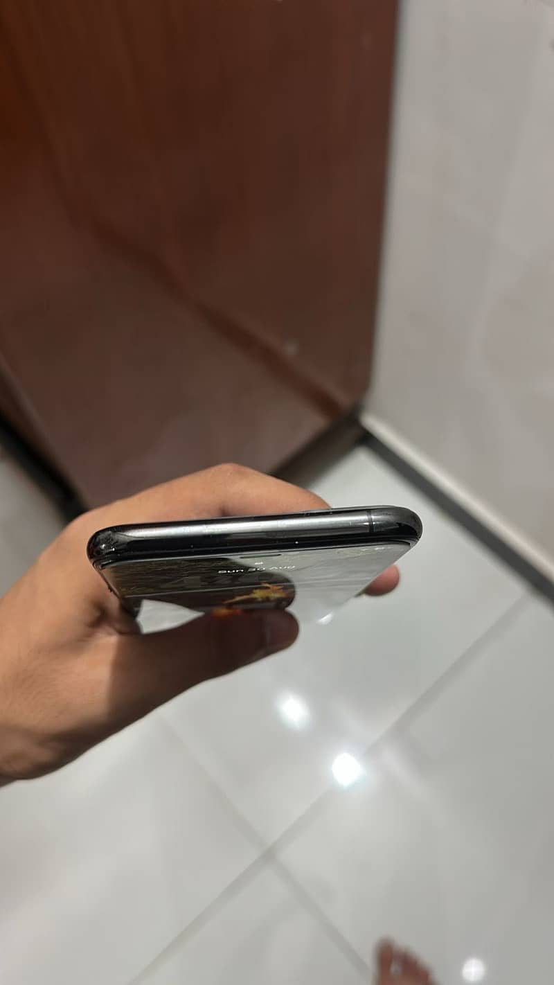 Apple iPhone 11 Pro Max 2