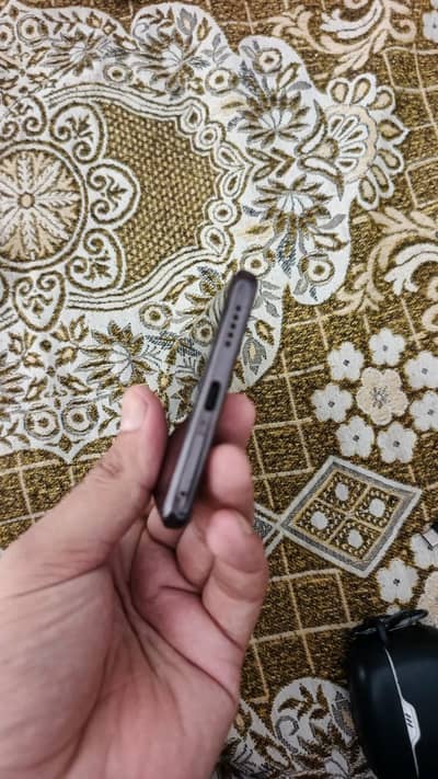 Vivo V30e 10/10 condition.