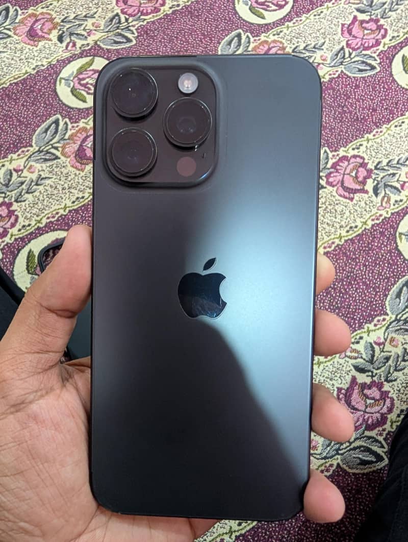 Apple iPhone 15 Pro Max 2