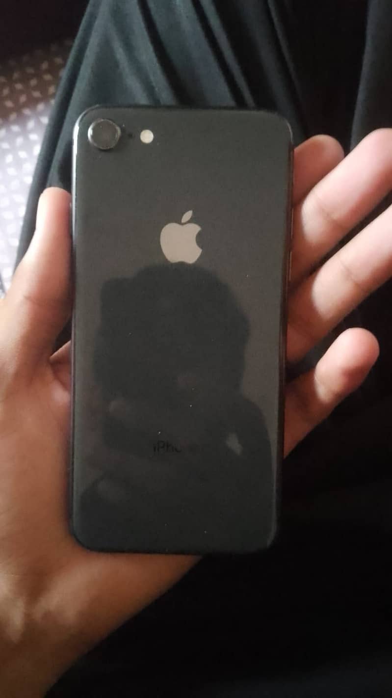 Apple iPhone 8 1