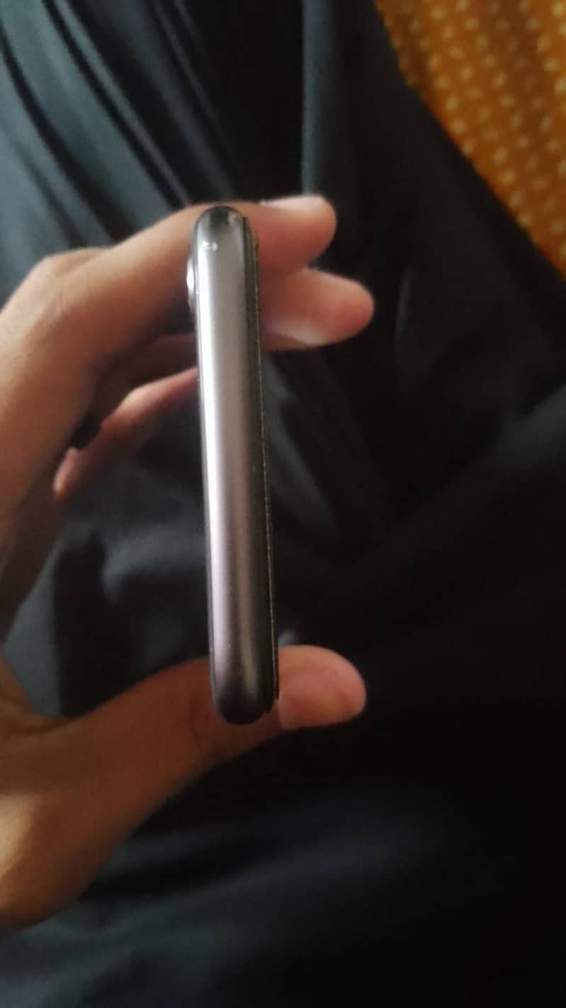 Apple iPhone 8 3