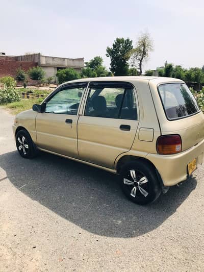 Daihatsu Cuore 2011