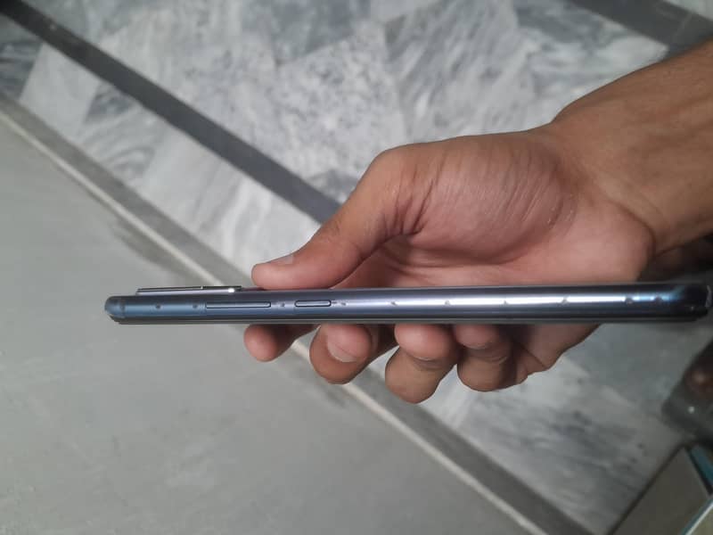Vivo V21e 4